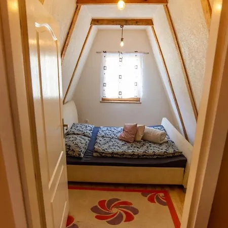 Chalet Tupara Attic *